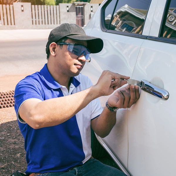 el costo de cambiar la cerradura de su automóvil depende del modelo del vehículo y del servicio requerido por nuestra cerrajería de autos